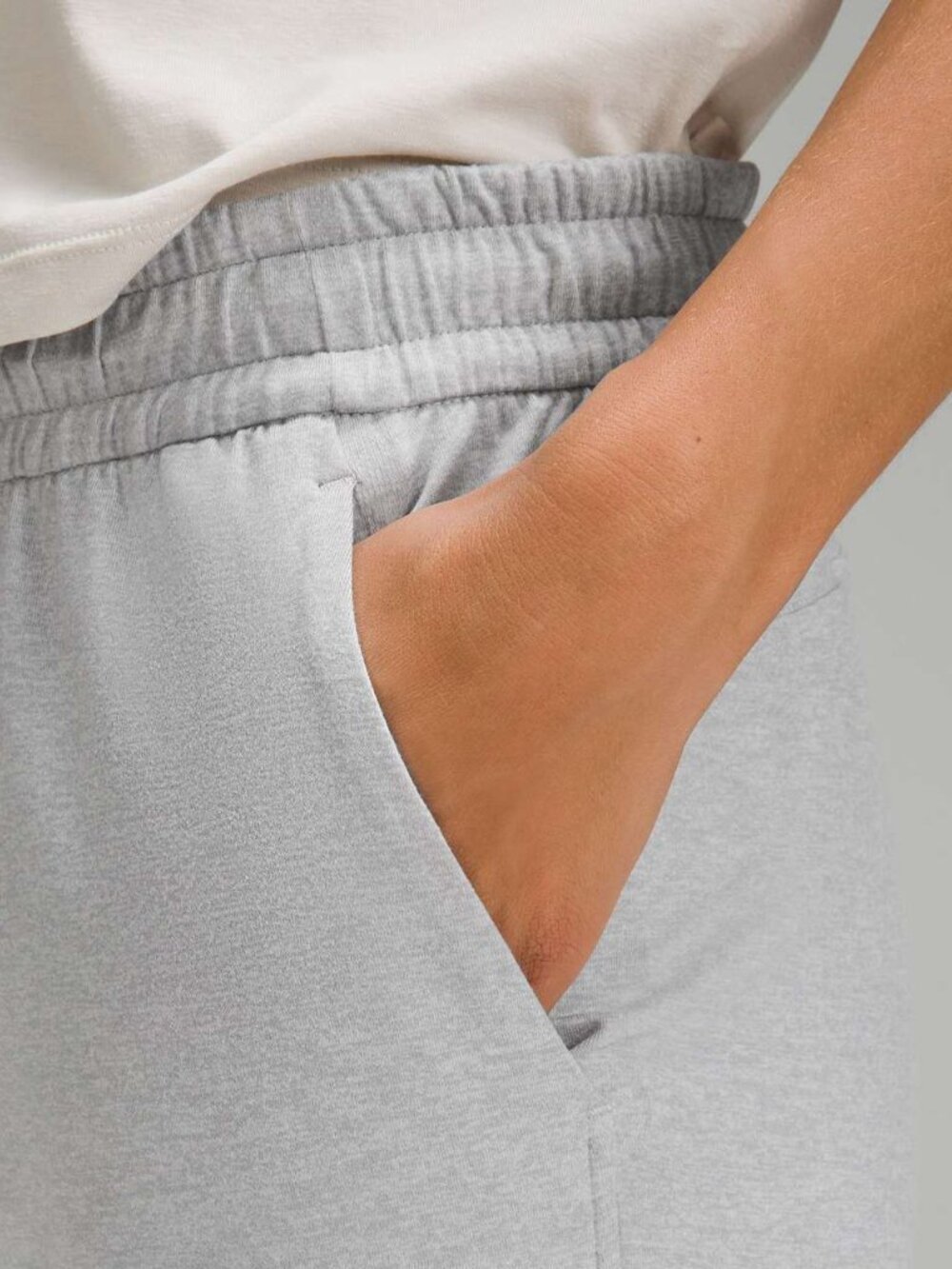 Lululemon soft jersey classic fit cropped jogger – NWT – size 8